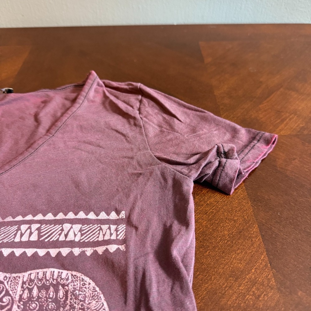 Urban X Boho Elephant Graphic Tee Women's V-Neck Top Made in USA PINK Purple L - Picture 7 of 10